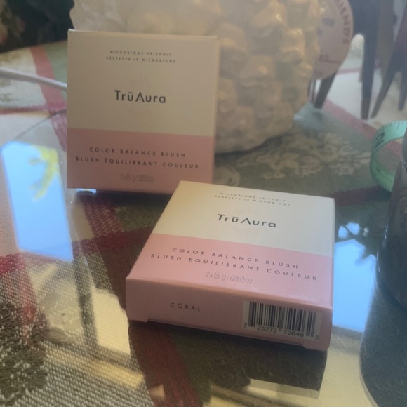 TRUAURA BEAUTY Blush  CORAL COLOR BALANCE BLUSH - Picture 2 of 5